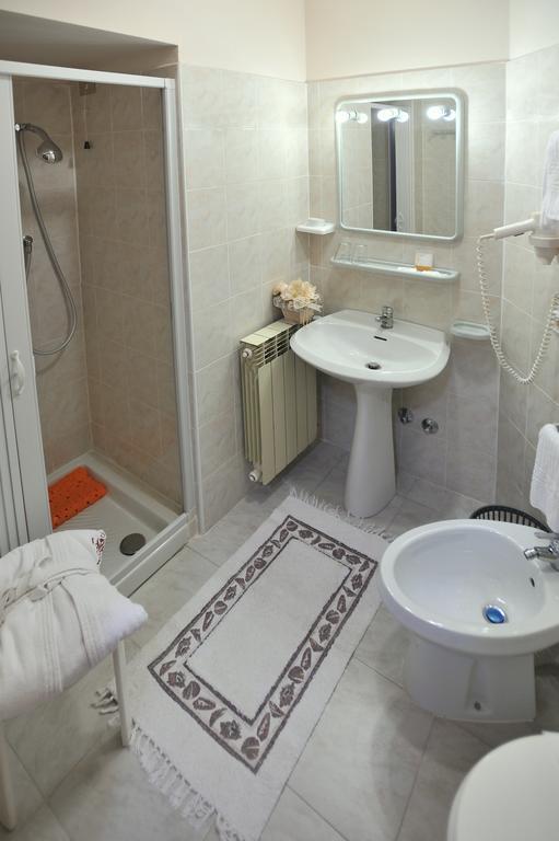 Hotel Piccadilly Монтекатини Терме Екстериор снимка