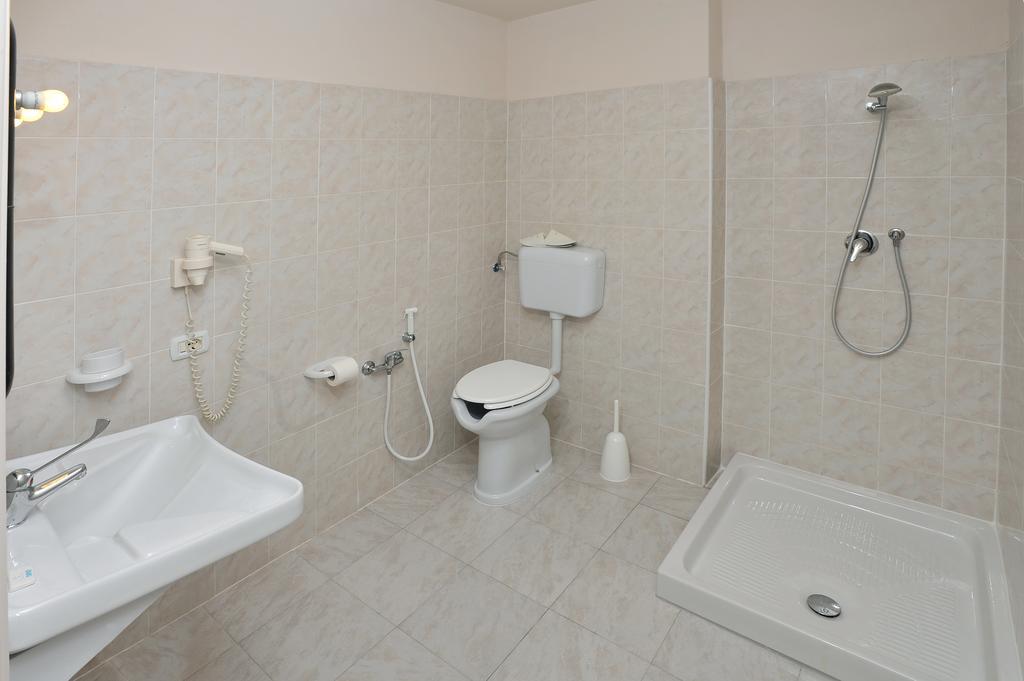 Hotel Piccadilly Монтекатини Терме Екстериор снимка