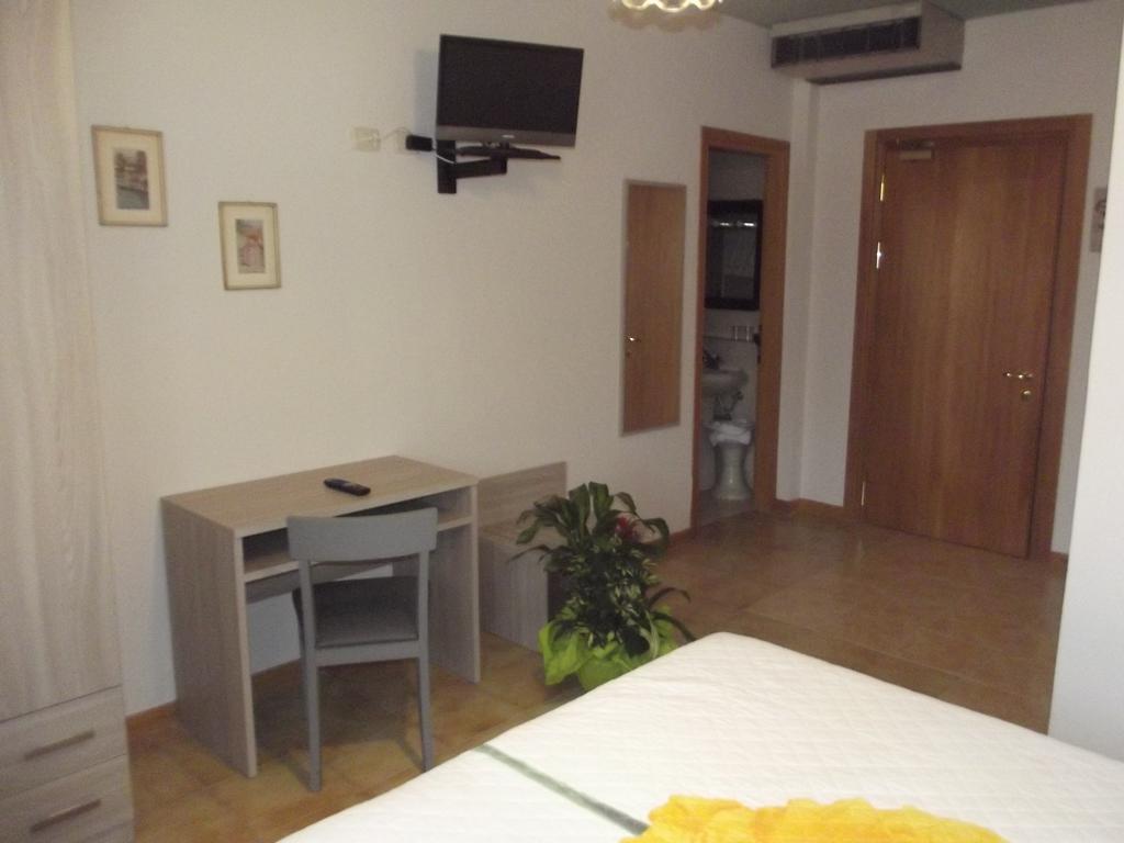 Hotel Piccadilly Монтекатини Терме Екстериор снимка